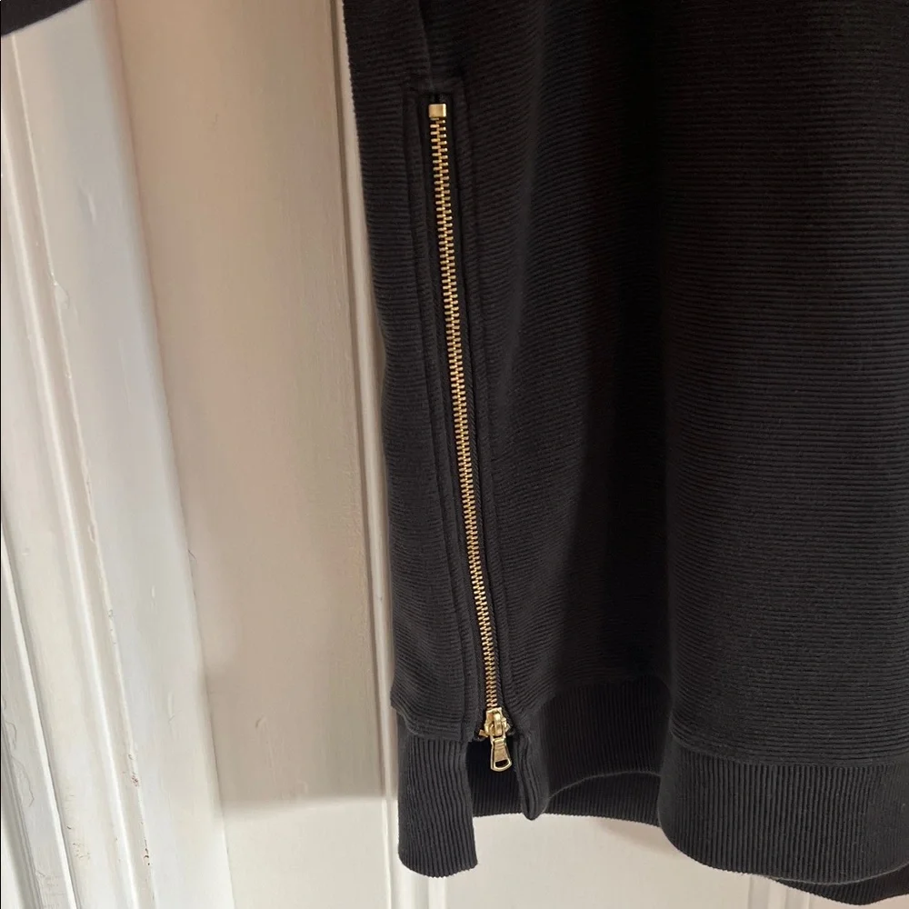 Varley Black Sweatshirt with Gold Zippers - Picture 3 of 14